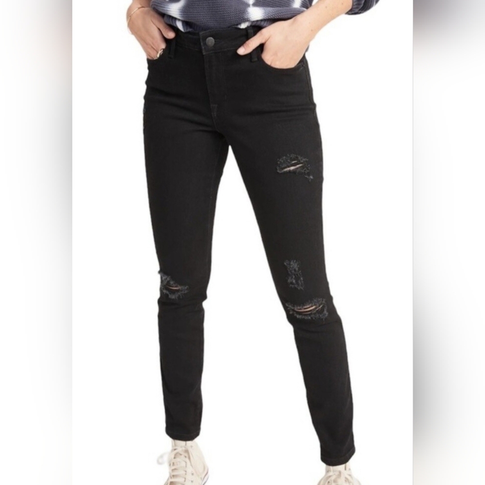 NWT. Old Navy Rockstar Super Skinny High Rise Distressed Black Jeans